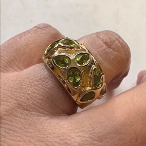Elegant Gold band with Peridot Gemstone Ring